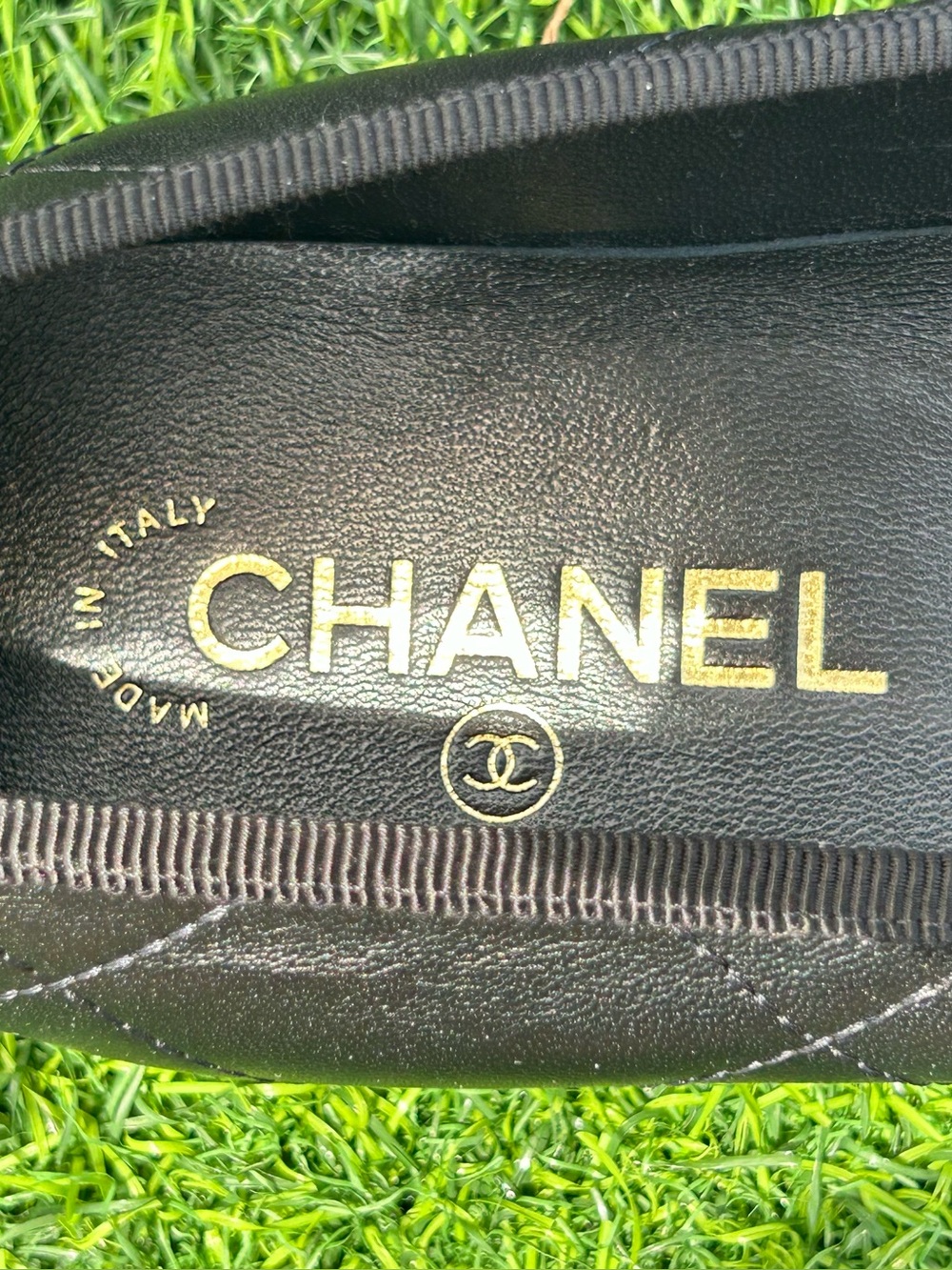 CHANEL CAMBON COCO BEACH 2026M BALLET FLATS BLACK LEATHER LARGE WHITE CC LOGO 38 - Picture 11 of 16